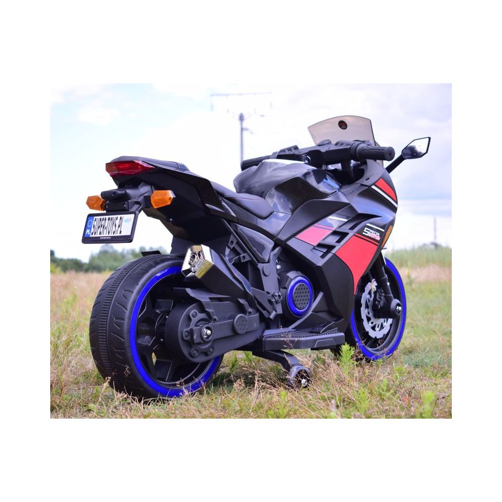 MEGA MOTOR ŚCIGACZ STRONG 2 EXCLUSIVE, ŚWIECĄCE KOŁA, GAZ W MANETCE, HAMULEC/DLS07