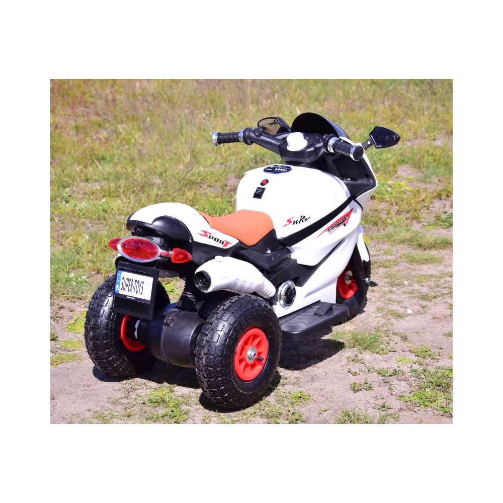 SUPER ŚCIGACZ MOTOR SPORT - POMPOWANE KOŁA, PILOT, IMITACJA WYDECHU, /HZBB1188