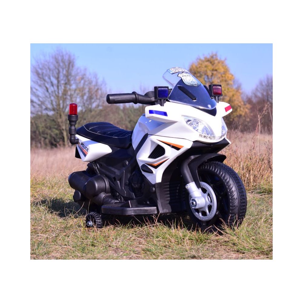 PIRMASIS POLICIJOS MOTOCIKLAS SU ŠVIESOS SIGNALU – MAŽYLIUI / JC-911