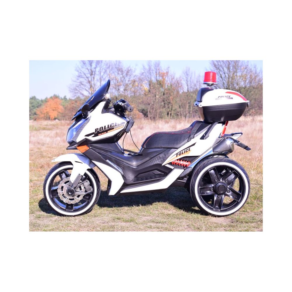 MILŽINIŠKAS POLICIJOS MOTOCIKLAS, SIRENOS GARSAS, MEGAFONAS, ŠVIESOS SIGNALAS, MINKŠTA SĖDYNĖ, AKCELERATORIUS/AK550