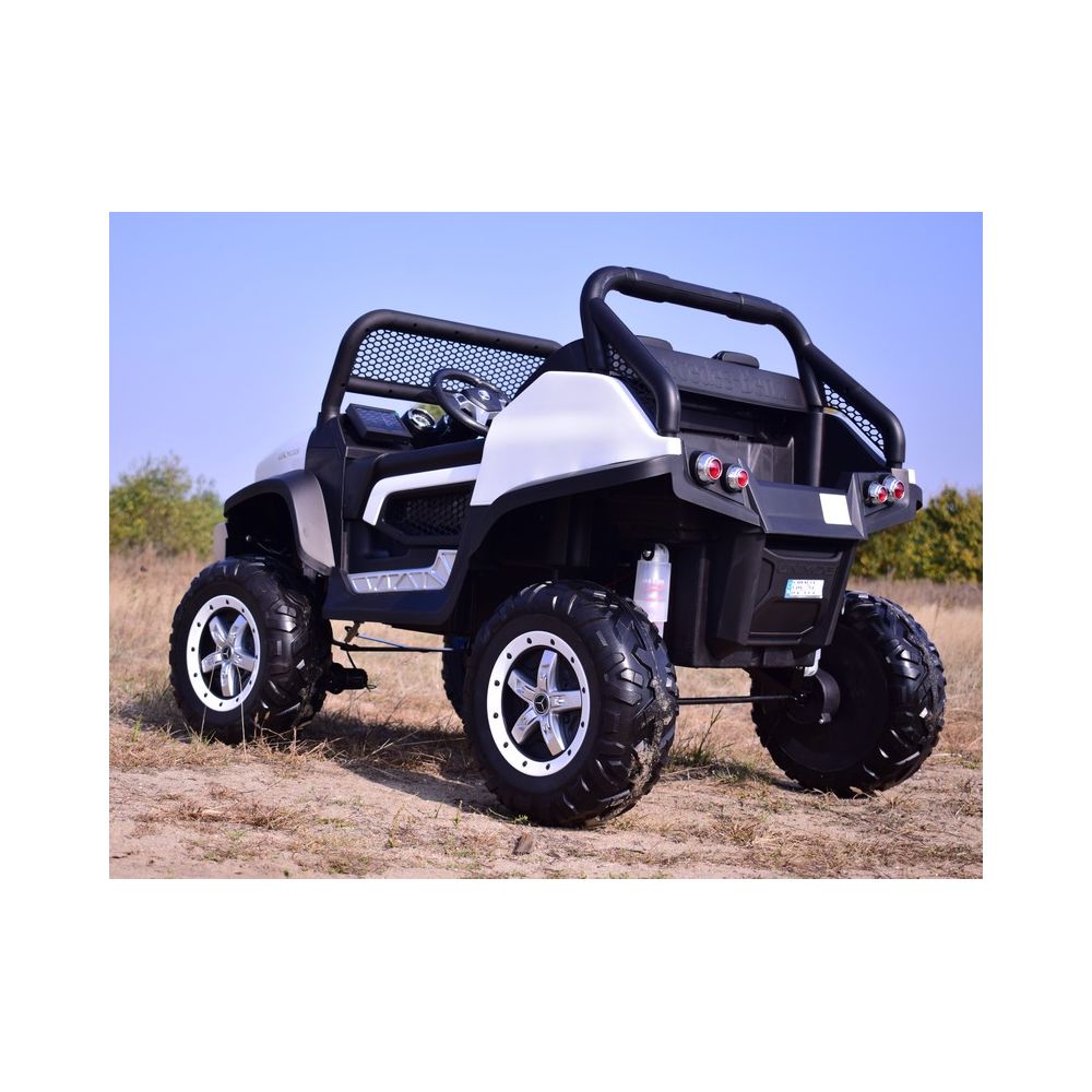 MERCEDES BENZ UNIMOG 4X4, 12 V, 14 Ah, amortizatoriai, minkštos padangos, minkšta sėdynė – puiki galimybė / UNIMOG