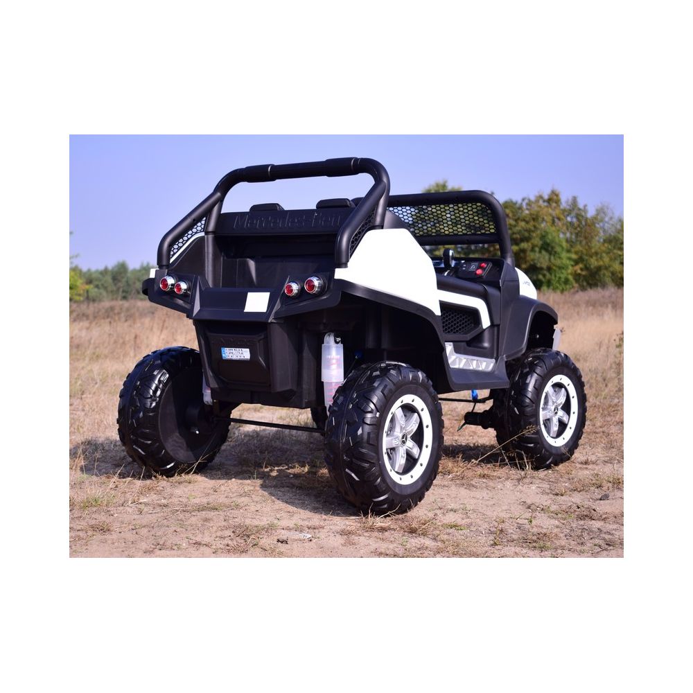 MERCEDES BENZ UNIMOG 4X4, 12 V, 14 Ah, amortizatoriai, minkštos padangos, minkšta sėdynė – puiki galimybė / UNIMOG