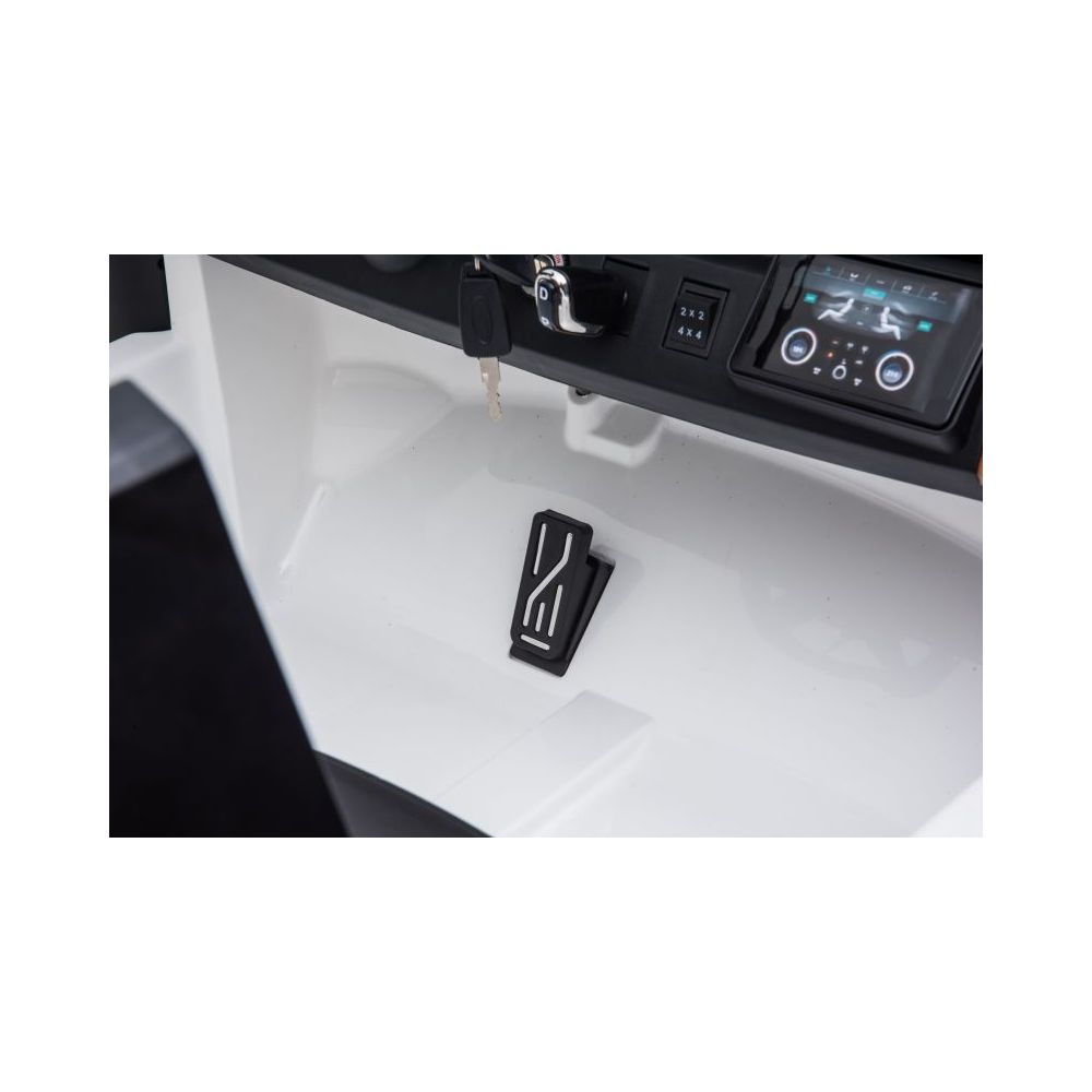 RANGE ROVER – MINKŠTI RATAI, MINKŠTA SĖDYNĖ, SPORTISKAS VARIKLIO GARSAS, VISOS PAPILDOMOS FUNKCIJOS/DK-RR999