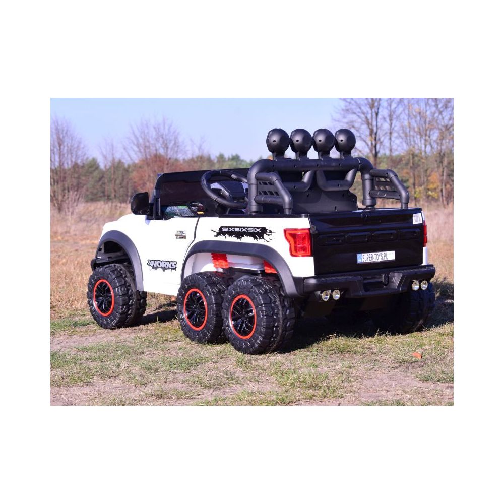 MEGA JEEP WORKS SIX 4X4, 2 X 12V MĘKKIE KOŁA, MIĘKKIE SIEDZENIE/JC003