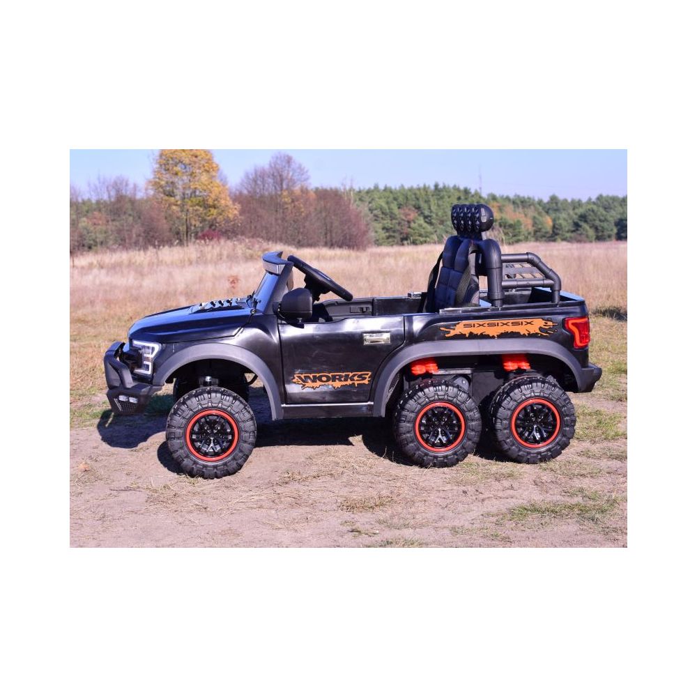 MEGA JEEP WORKS SIX 4X4, 2 X 12V MĘKKIE KOŁA, MIĘKKIE SIEDZENIE/JC003
