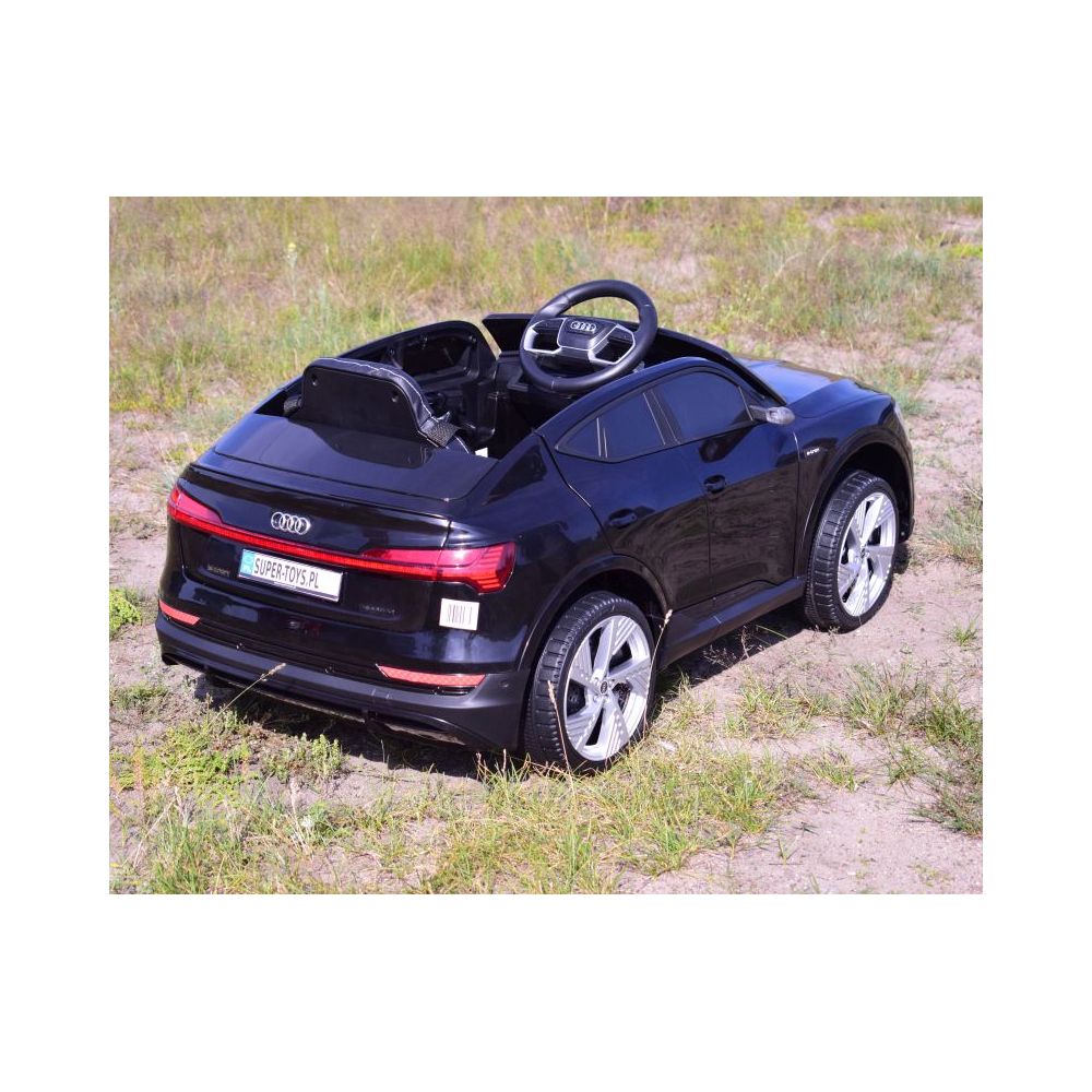 Elektromobilis „AUDI E-TRON SPORTBACK“ – / QLS6688