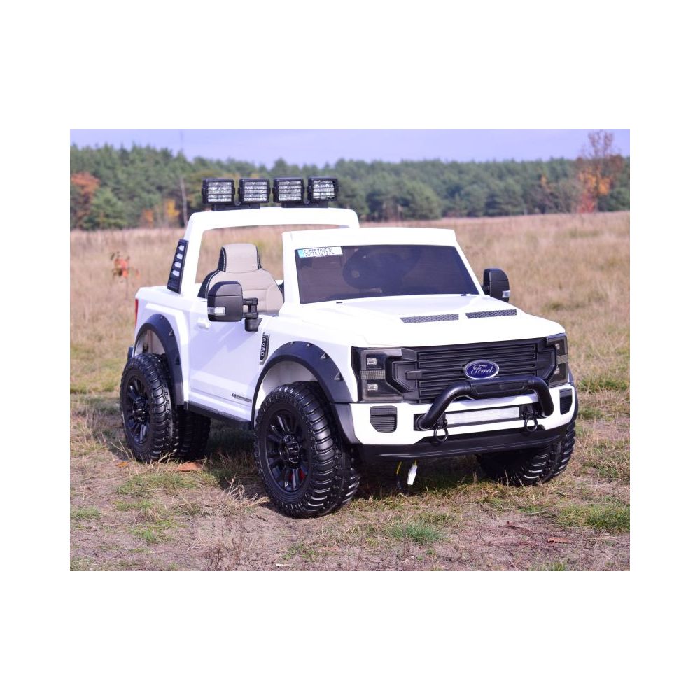 AUTOMOBILIS SU ORIGINALIA „FORD SUPER DUTY 4X4“ AKUMULIATORIUMI, BAGAŽINE, KLIMATIZAVIMU, REGULIUOJAMA SĖDYNĖ / SX2088