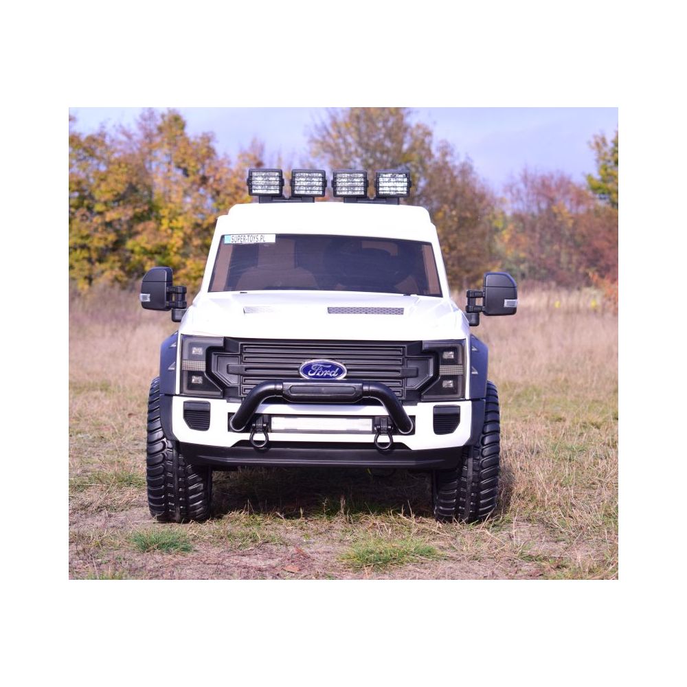 AUTOMOBILIS SU ORIGINALIA „FORD SUPER DUTY 4X4“ AKUMULIATORIUMI, BAGAŽINE, KLIMATIZAVIMU, REGULIUOJAMA SĖDYNĖ / SX2088