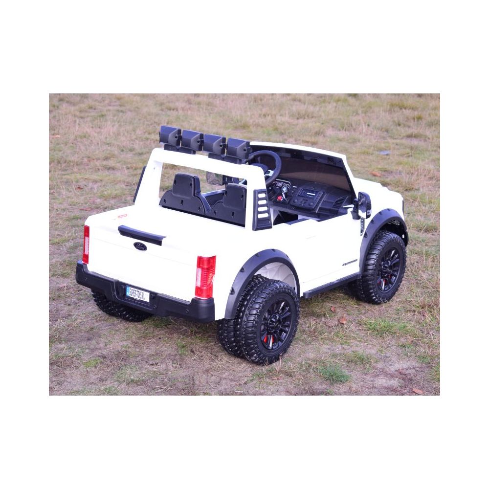 AUTOMOBILIS SU ORIGINALIA „FORD SUPER DUTY 4X4“ AKUMULIATORIUMI, BAGAŽINE, KLIMATIZAVIMU, REGULIUOJAMA SĖDYNĖ / SX2088