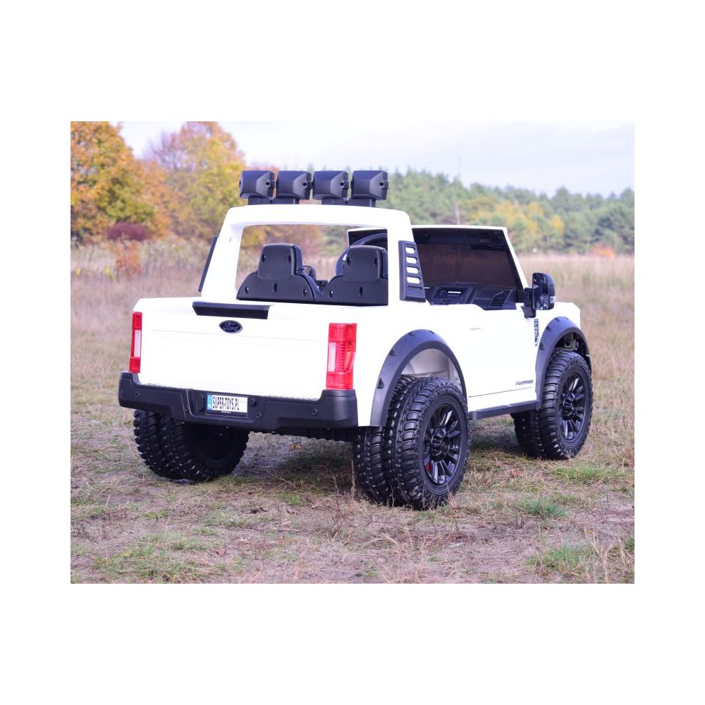AUTOMOBILIS SU ORIGINALIA „FORD SUPER DUTY 4X4“ AKUMULIATORIUMI, BAGAŽINE, KLIMATIZAVIMU, REGULIUOJAMA SĖDYNĖ / SX2088