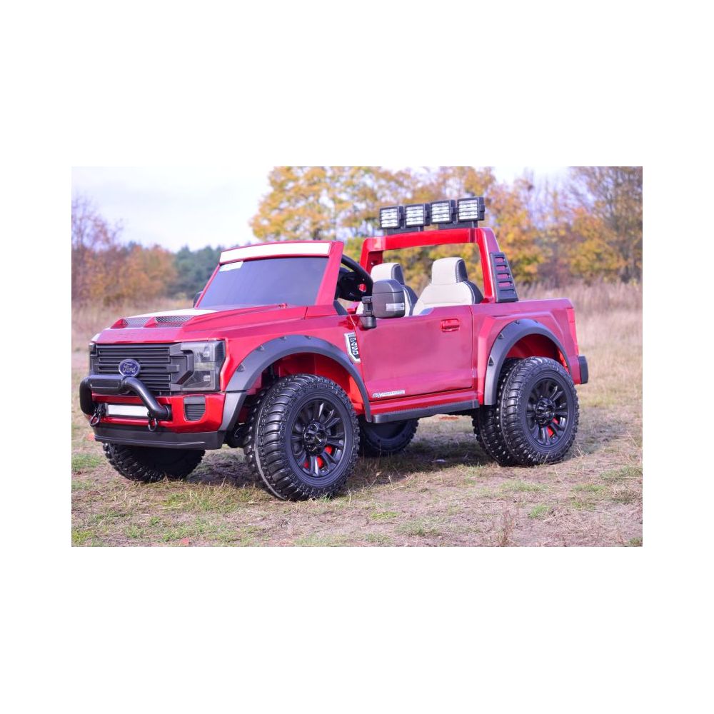 AUTOMOBILIS SU ORIGINALIA „FORD SUPER DUTY 4X4“ AKUMULIATORIUMI, 24 V, LAKUOTAS KUFERIS, REGULUOJAMA SĖDYNĖ / SX2088