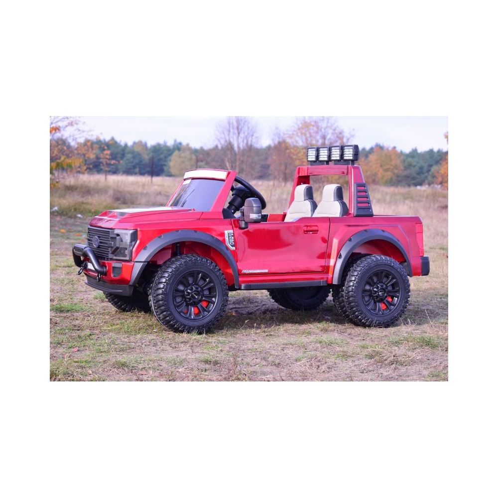 AUTOMOBILIS SU ORIGINALIA „FORD SUPER DUTY 4X4“ AKUMULIATORIUMI, 24 V, LAKUOTAS KUFERIS, REGULUOJAMA SĖDYNĖ / SX2088
