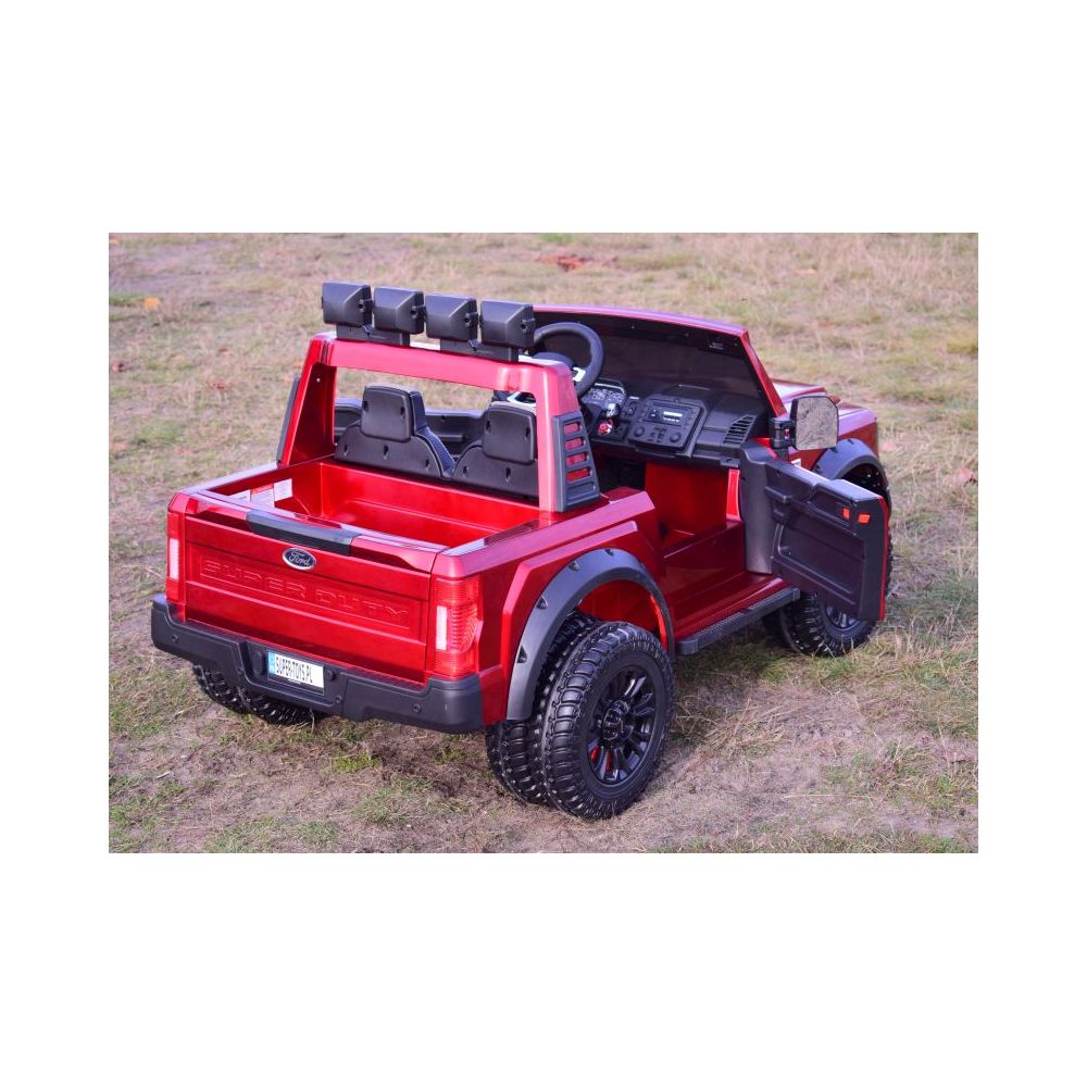 AUTOMOBILIS SU ORIGINALIA „FORD SUPER DUTY 4X4“ AKUMULIATORIUMI, 24 V, LAKUOTAS KUFERIS, REGULUOJAMA SĖDYNĖ / SX2088