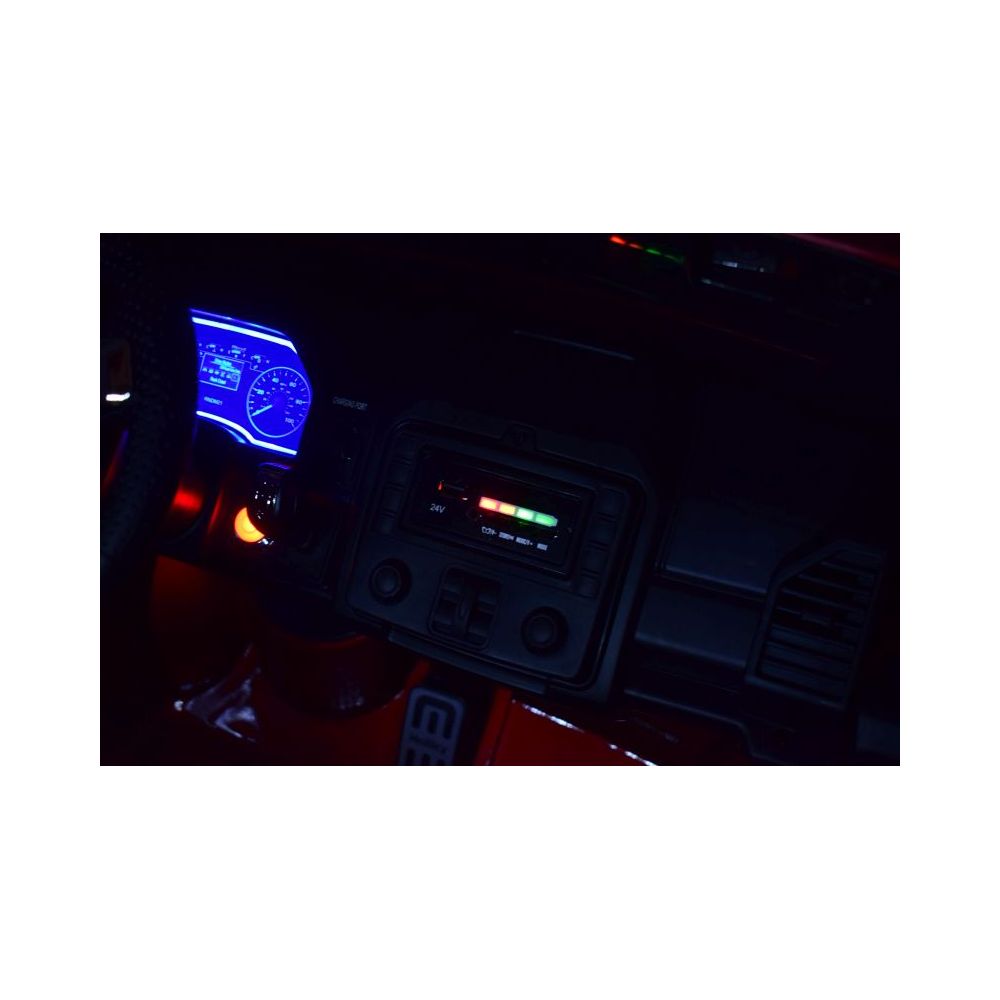 AUTO NA AKUMULATOR ORYGINALNY FORD SUPER DUTY 4X4,24V,LAKIER WALIZKA, PRZESUWANE SIEDZENIE/SX2088