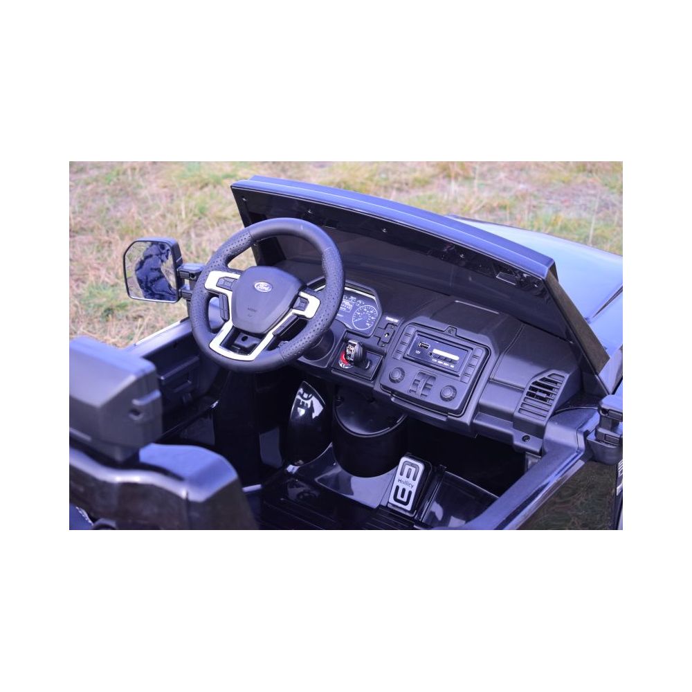 AUTOMOBILIS SU ORIGINALIA „FORD SUPER DUTY 4X4“ AKUMULIATORIUMI, BAGAŽINĖ, ORO KONDICIONAVIMAS, REGULIUOJAMA SĖDYNĖ / SX2088