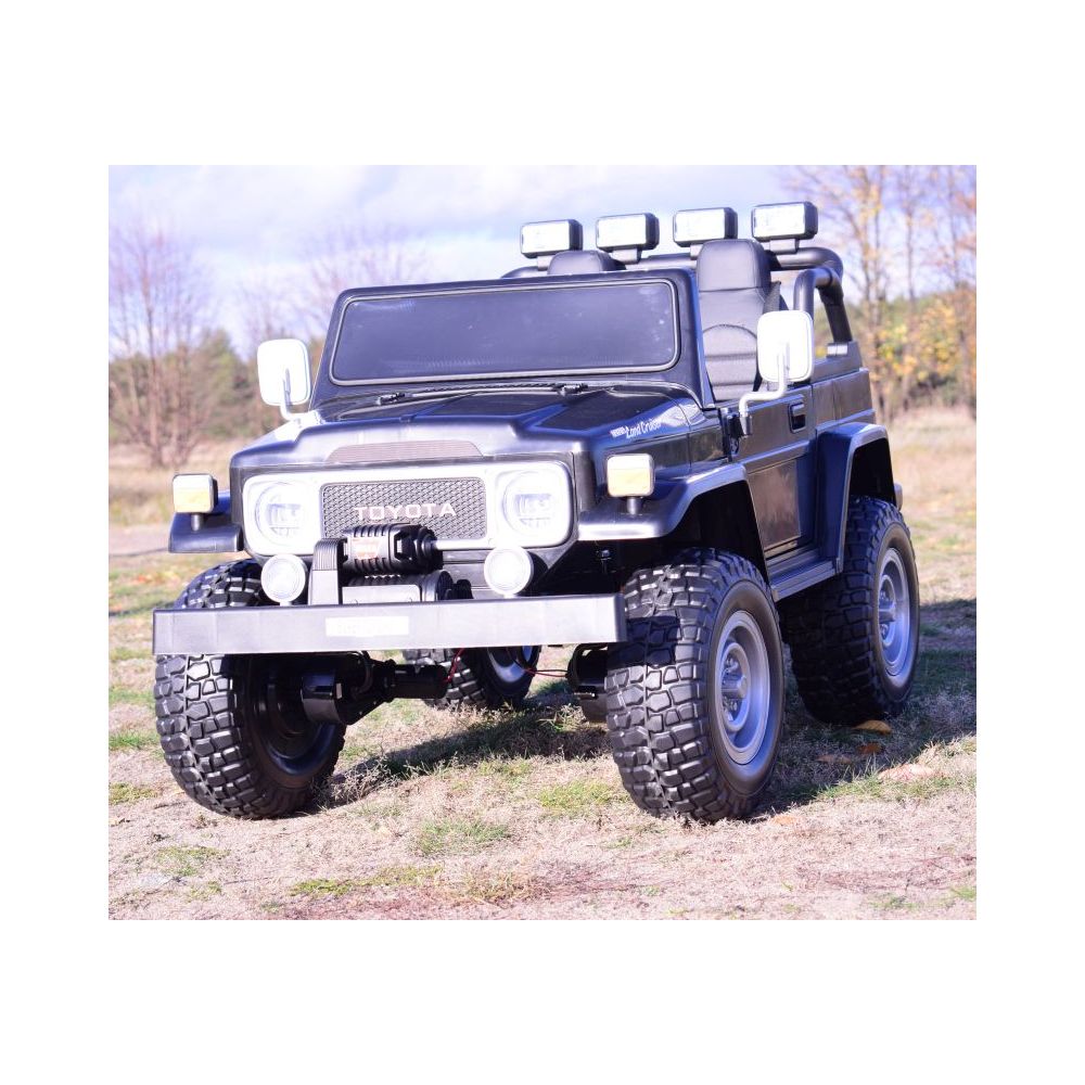 „TOYOTA LAND CRUISER“ su akumuliatoriumi, 4x4 versija, 320 vatų, skirta 2 vaikams / S316