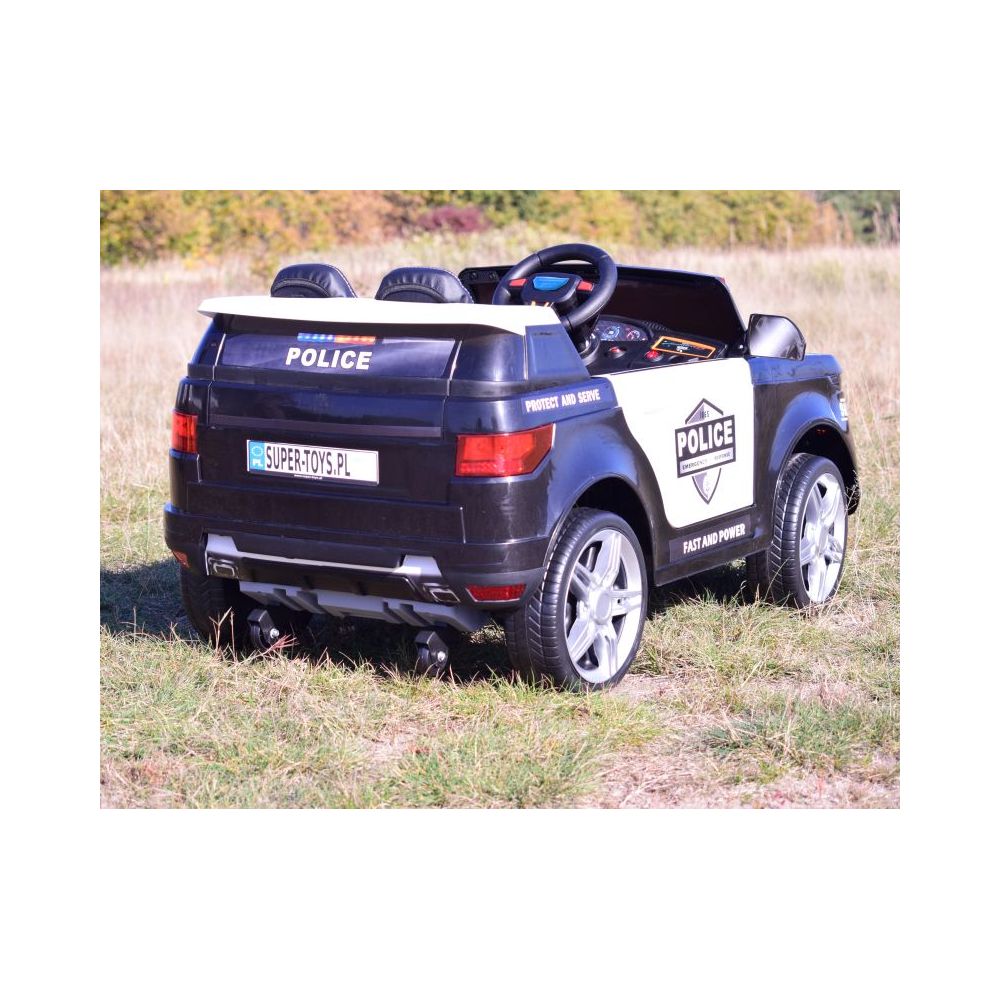 NAUJAUSIAS AKUMULIATORINIS POLICIJOS AUTOMOBILIS „PACIFICATOR“ – ŠVIESOS SIGNALAI, GARSO EFEKTAI, NUOTOLINIO VALDYMO PULTAS/BBH0