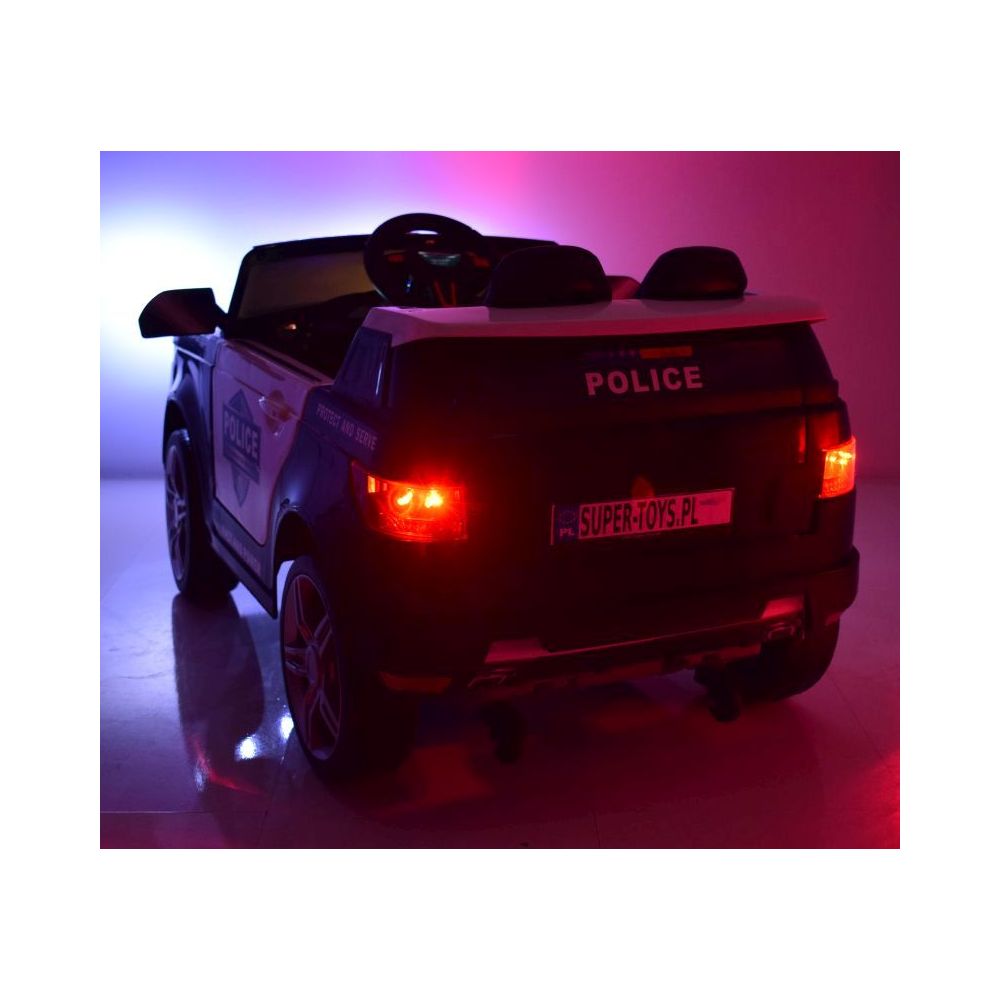 NAUJAUSIAS AKUMULIATORINIS POLICIJOS AUTOMOBILIS „PACIFICATOR“ – ŠVIESOS SIGNALAI, GARSO EFEKTAI, NUOTOLINIO VALDYMO PULTAS/BBH0