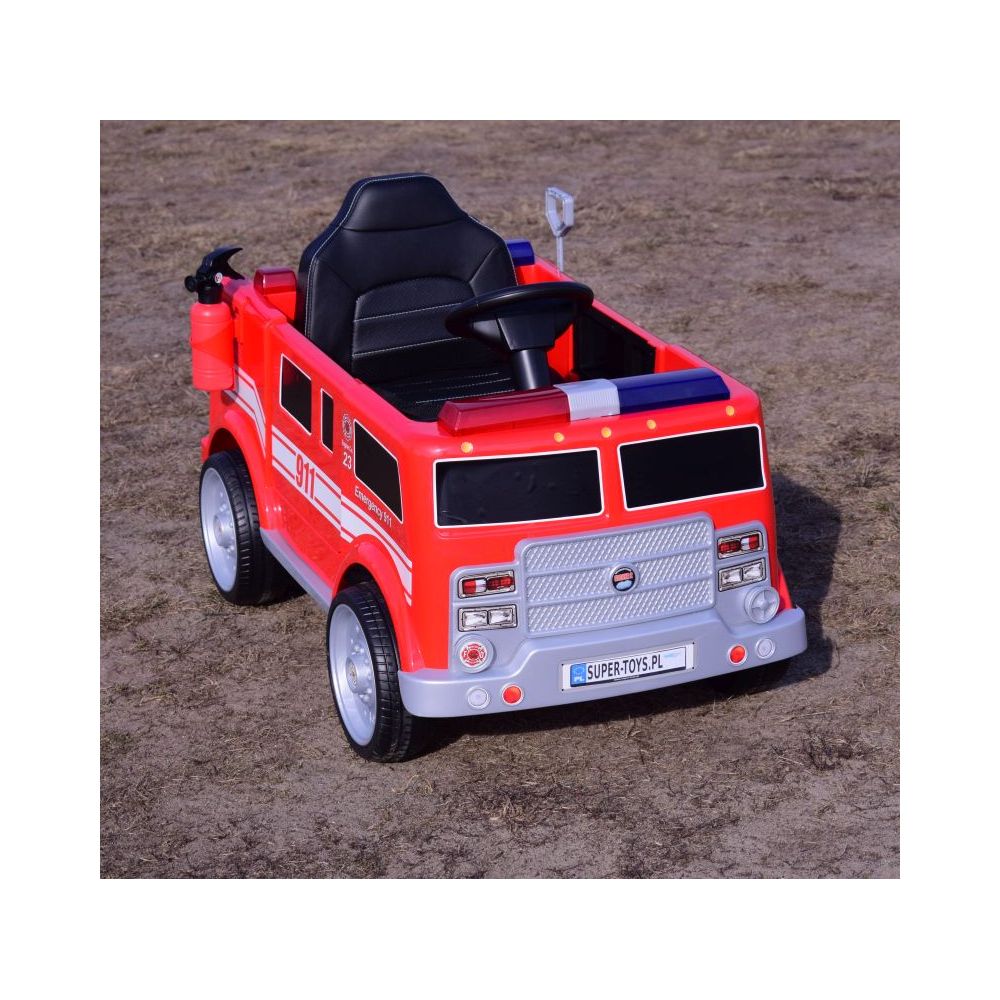 STRAŻ POŻARNA NA AKUMULATOR Z GAŚNICĄ I KOGUTAMI/P17
