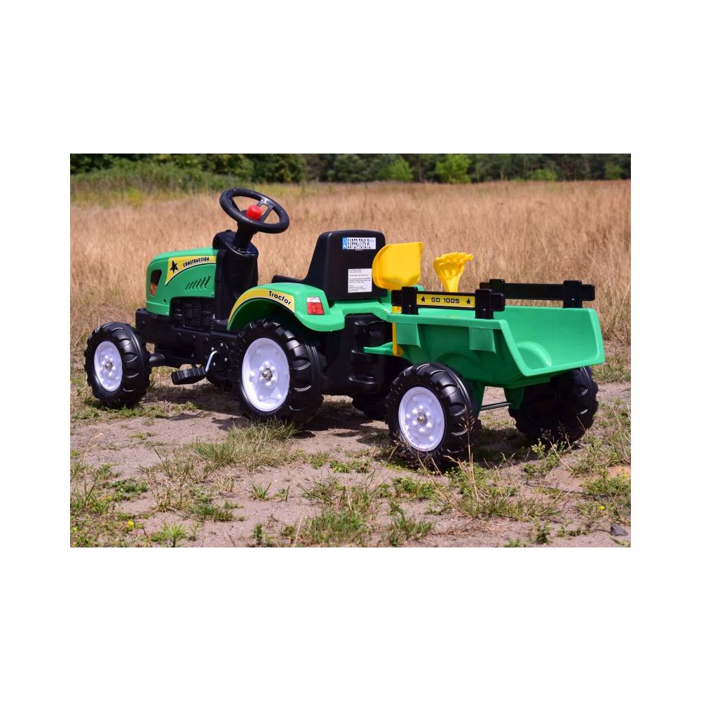 TRAKTOR NA PEDAŁY Z PRZYCZEPĄ I AKCESORIAMI/TR3001
