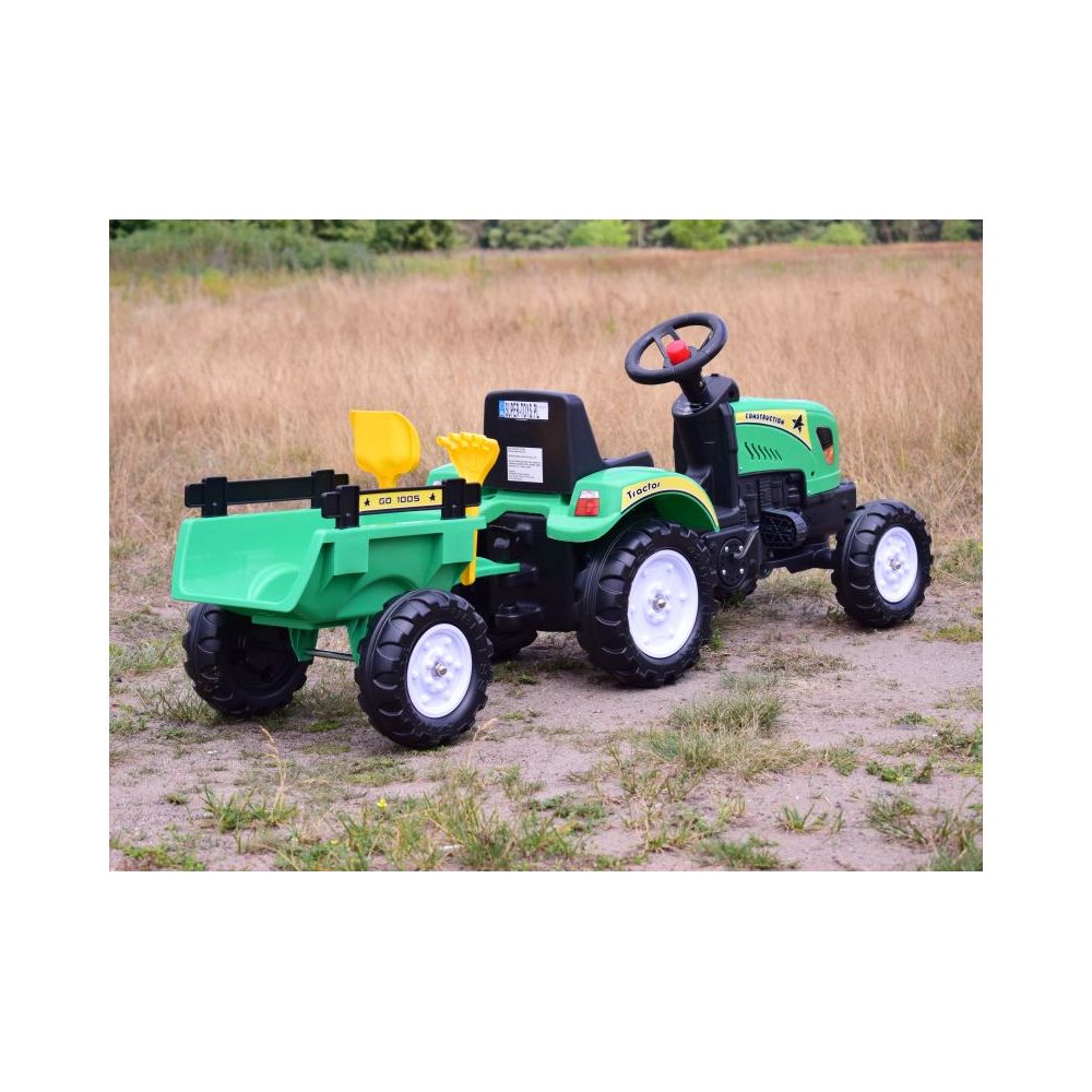 TRAKTOR NA PEDAŁY Z PRZYCZEPĄ I AKCESORIAMI/TR3001