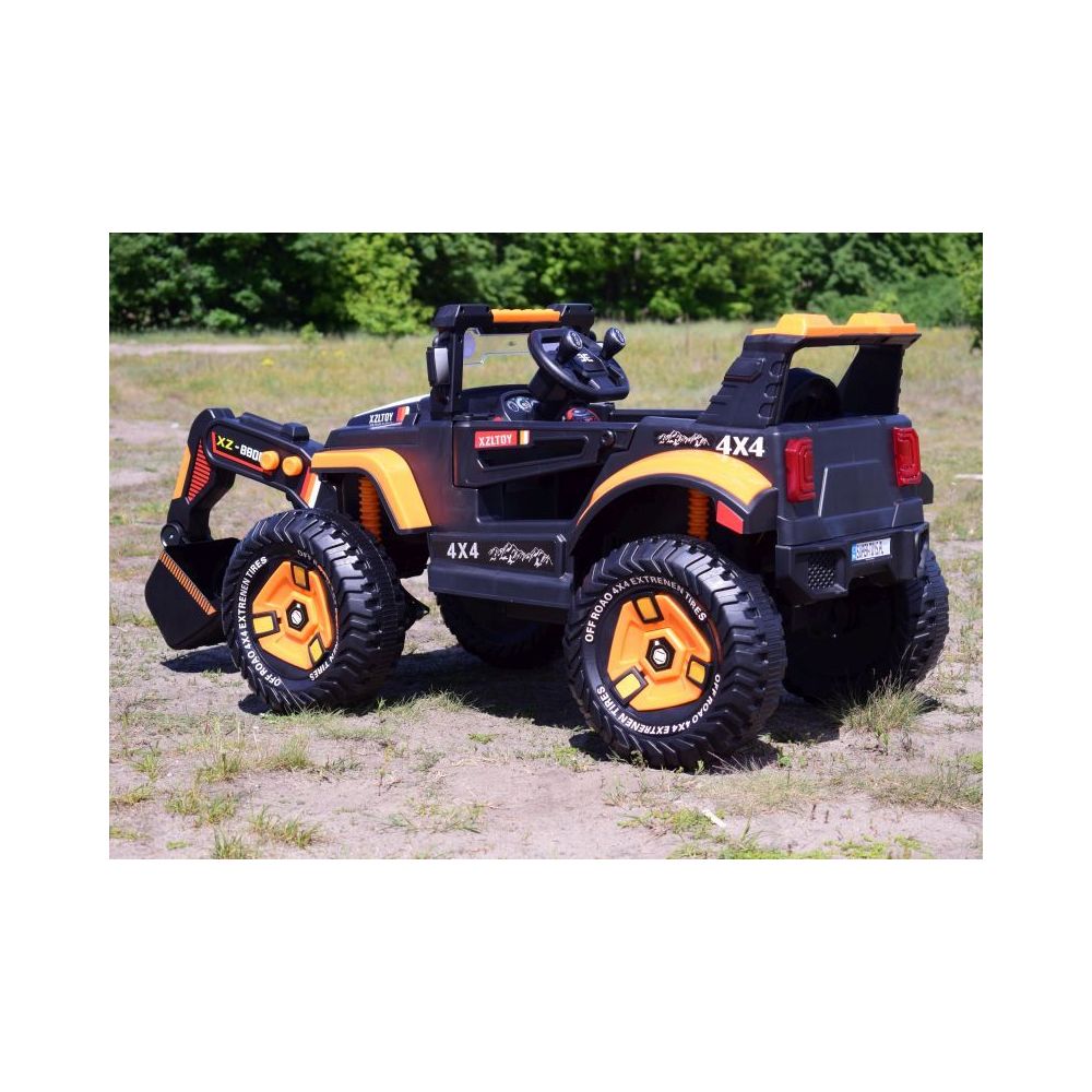 WIELKI JEEP, KOPARKA NA AKUMULATOR 4X4 Z PILOTEM/XZ-1158