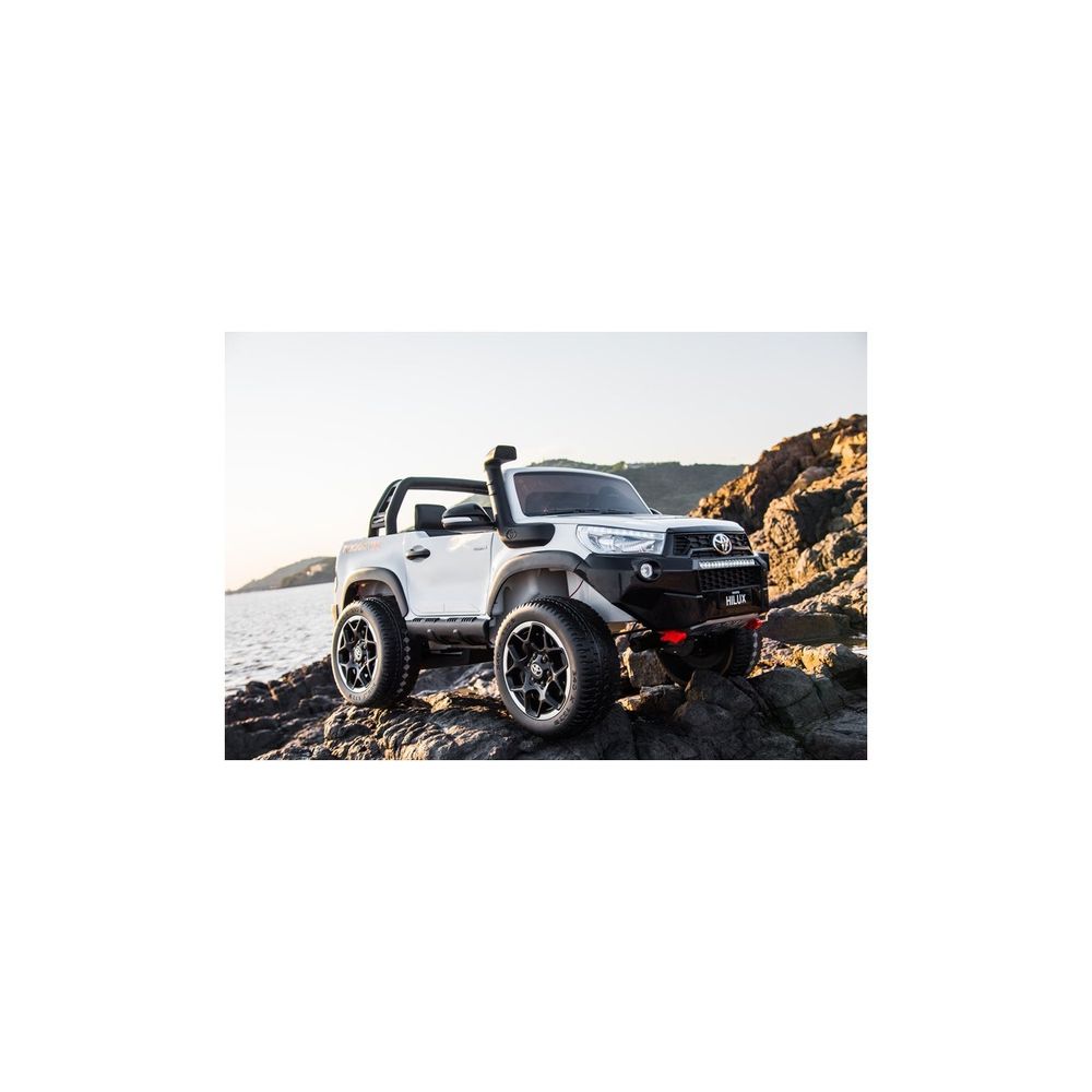 Auto na Akumulator Toyota Hilux Biały