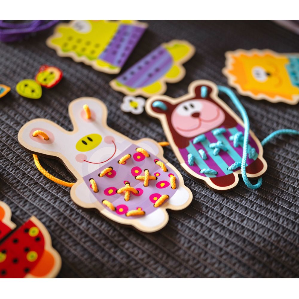 WOOPIE GREEN Wooden Lace 5-in-1 Animals for Threading 