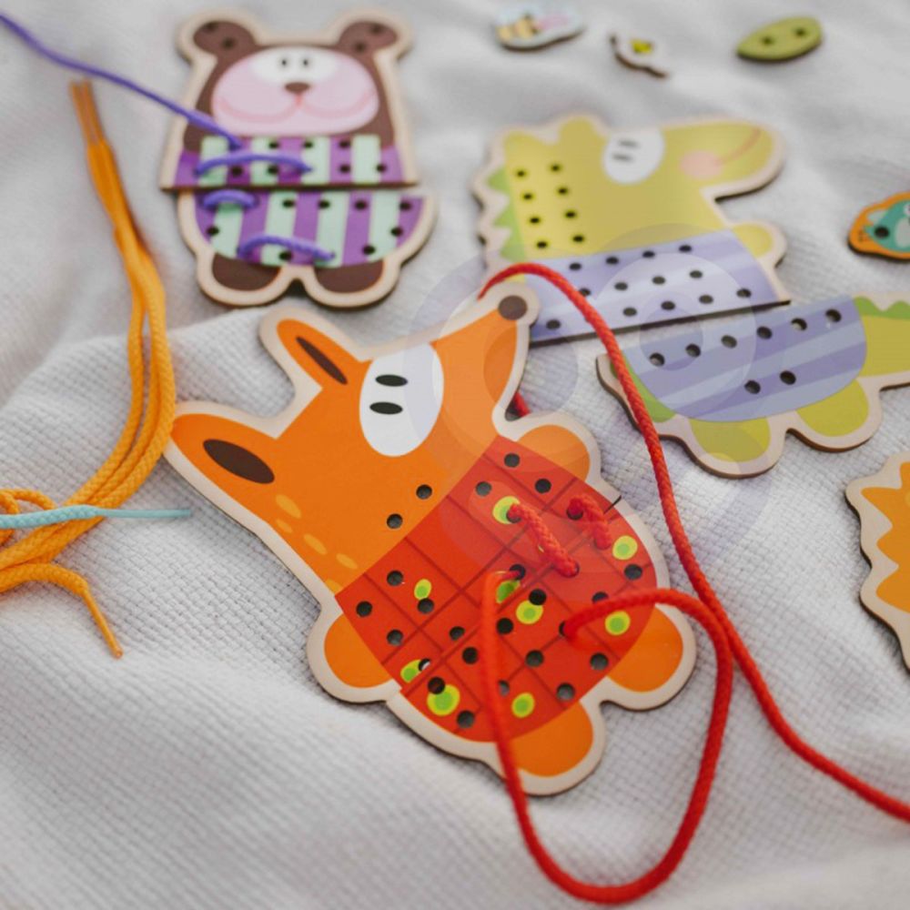 WOOPIE GREEN Wooden Lace 5-in-1 Animals for Threading 