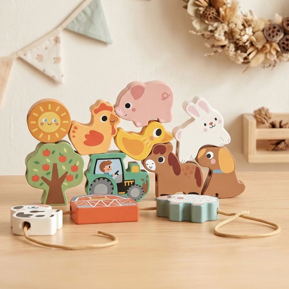 WOOPIE GREEN Wooden Threading Machine Farm 13 pcs. 