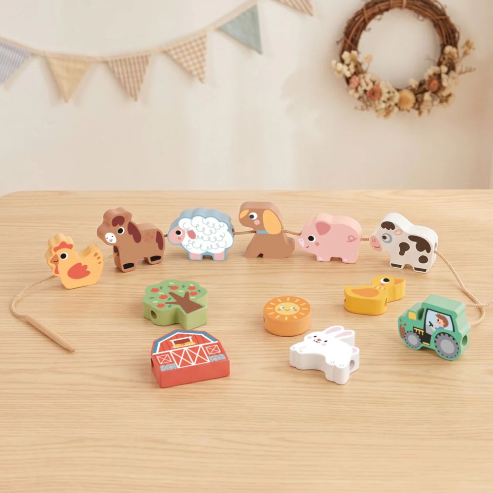 WOOPIE GREEN Wooden Threading Machine Farm 13 pcs. 