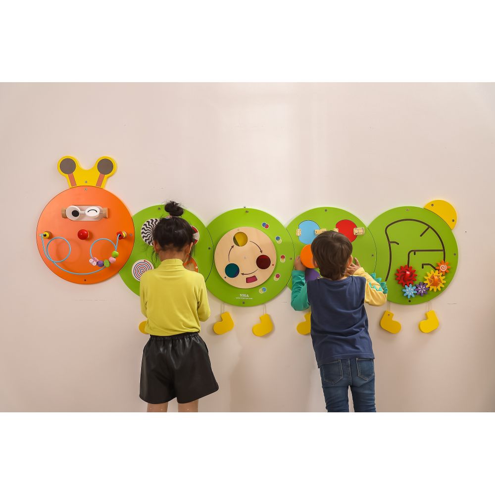 Daugiafunkcinė medinė sieninė lenta VIGA Caterpillar su FSC Montessori sertifikatu