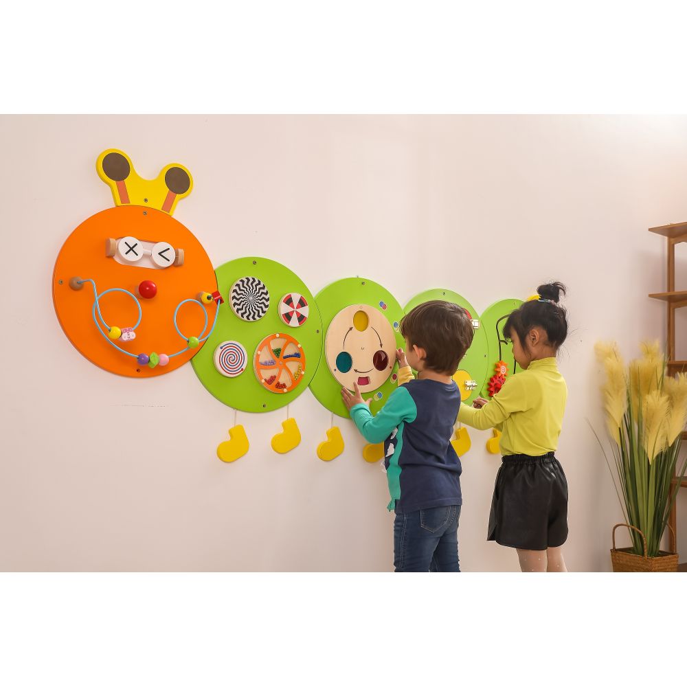 Daugiafunkcinė medinė sieninė lenta VIGA Caterpillar su FSC Montessori sertifikatu